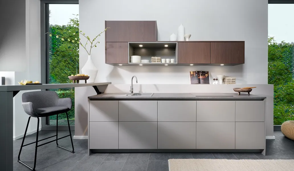 Petite cuisine contemporaine beige sable sans poignée