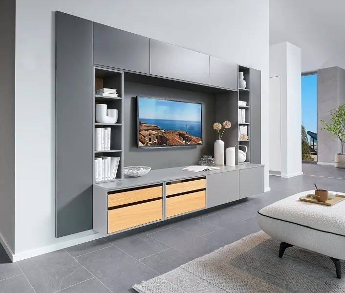 Meuble TV avec meubles intégrés et TV suspendue