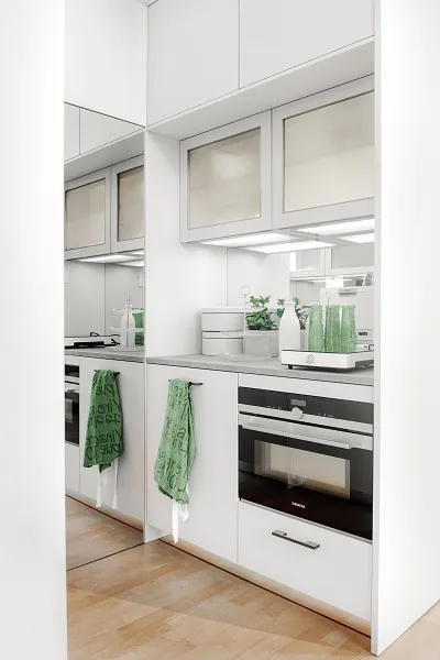 Petit espace maximum de rangement et très lumineuse