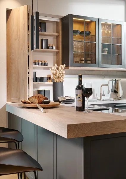 Cuisine compacte avec portes pliantes bois