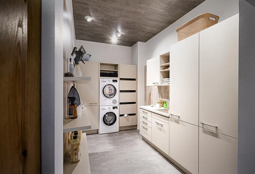 Buanderie très pratique : Beige et taupe clair