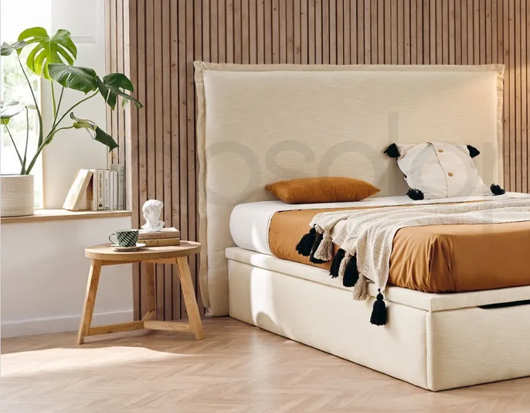 Jolie tête de lit coussin en tissu beige-écru.